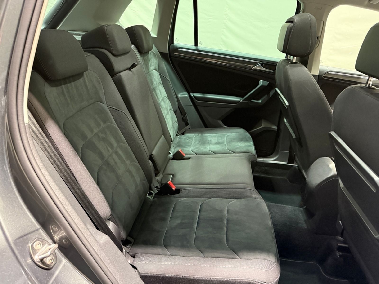 Volkswagen Tiguan Highline 2.0 TDI | PANO LED ACC PDC DAB foto 18