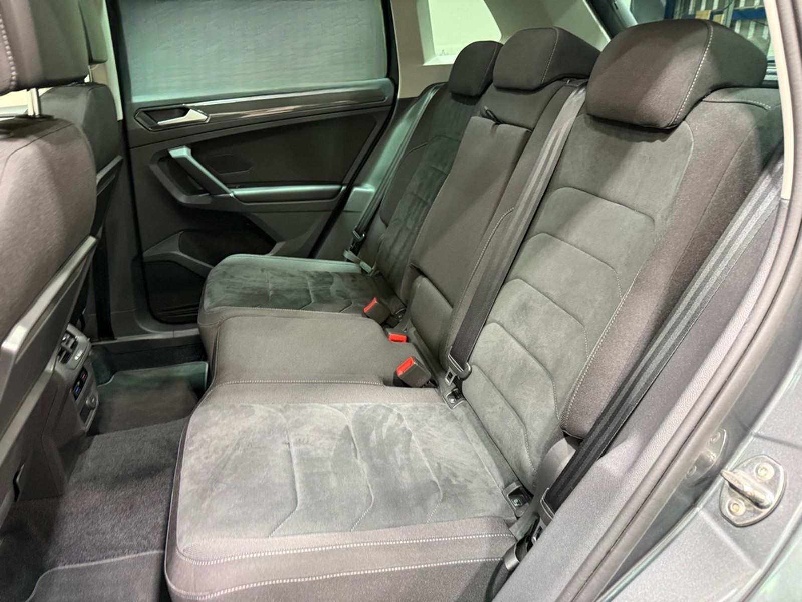 Volkswagen Tiguan Highline 2.0 TDI | PANO LED ACC PDC DAB foto 19