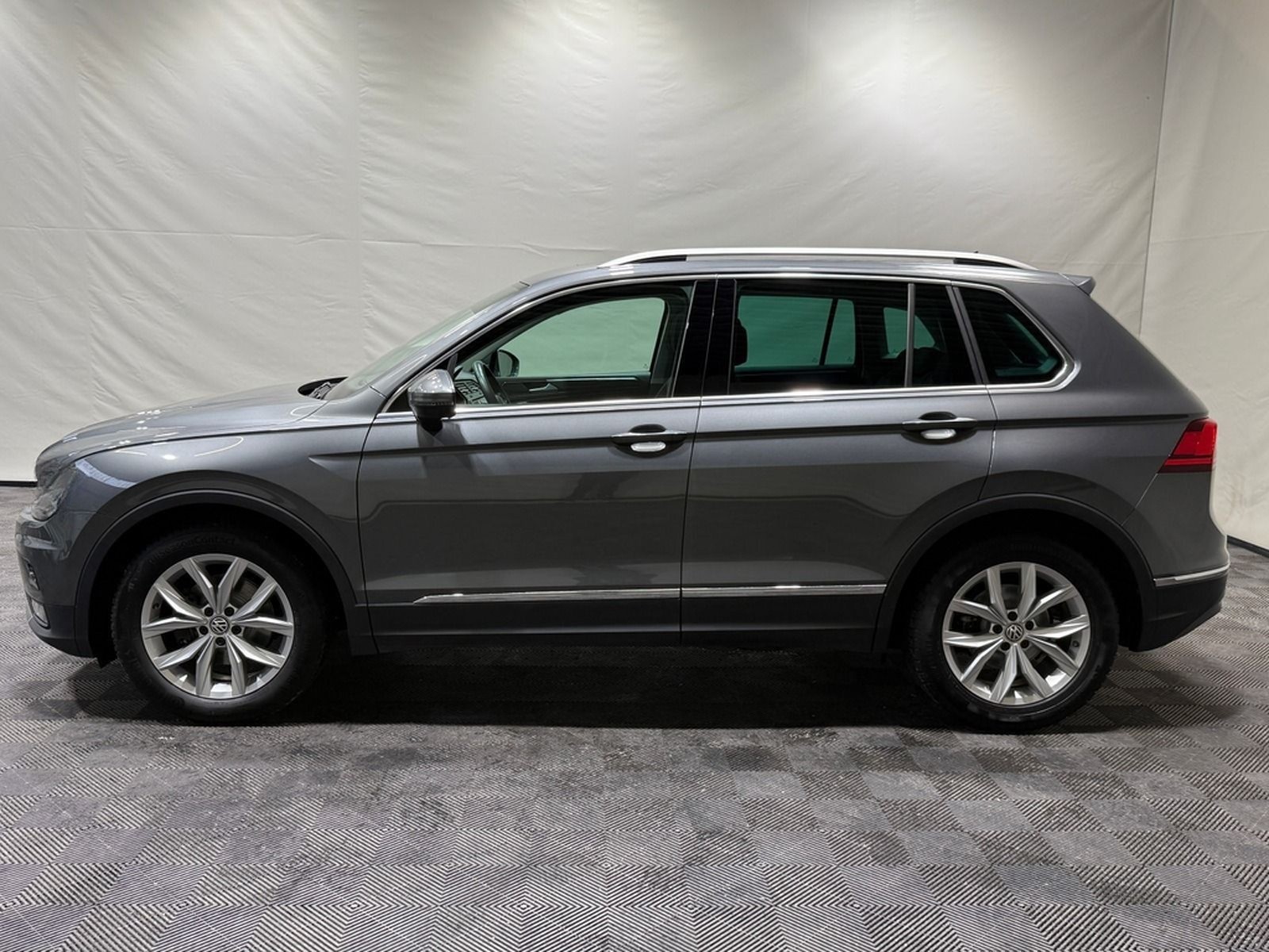 Volkswagen Tiguan Highline 2.0 TDI | PANO LED ACC PDC DAB foto 3