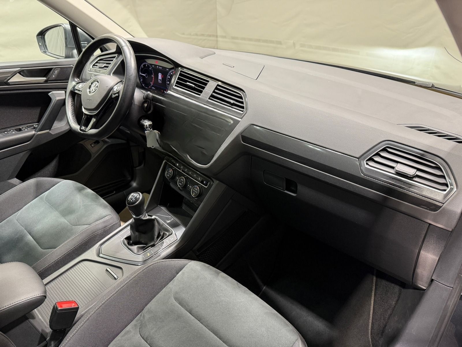 Volkswagen Tiguan Highline 2.0 TDI | PANO LED ACC PDC DAB foto 21