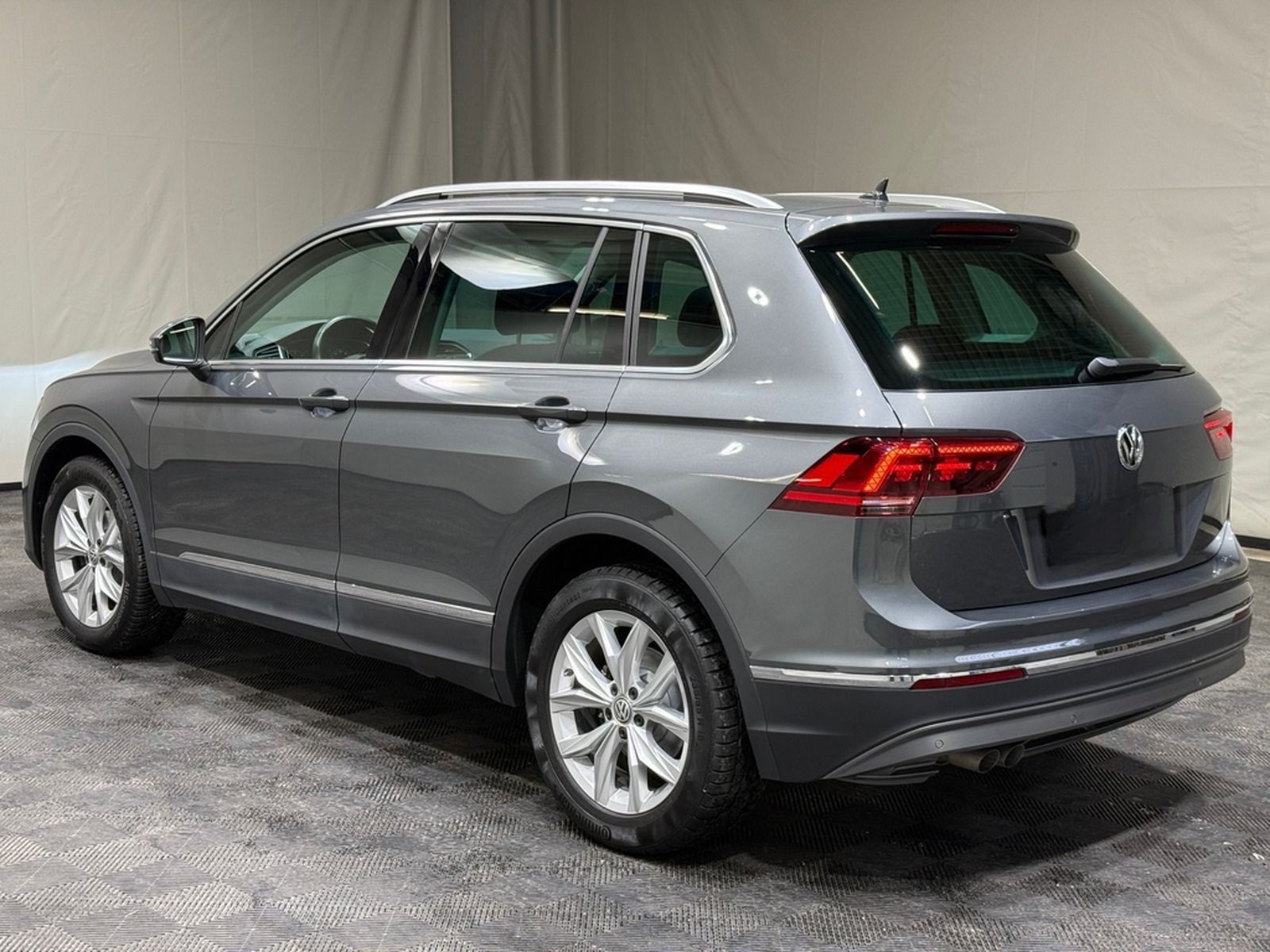 Volkswagen Tiguan Highline 2.0 TDI | PANO LED ACC PDC DAB foto 4