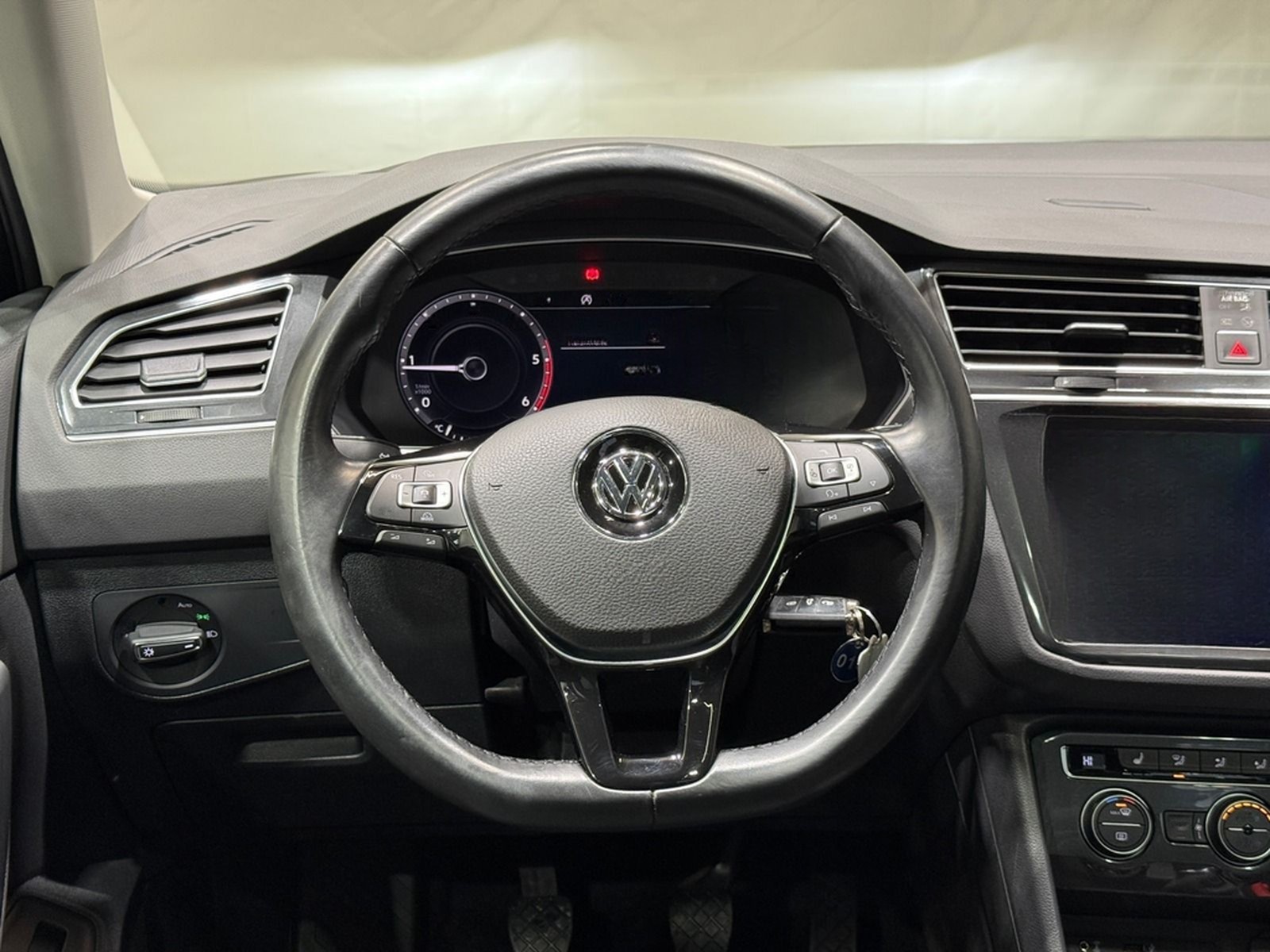 Volkswagen Tiguan Highline 2.0 TDI | PANO LED ACC PDC DAB foto 6