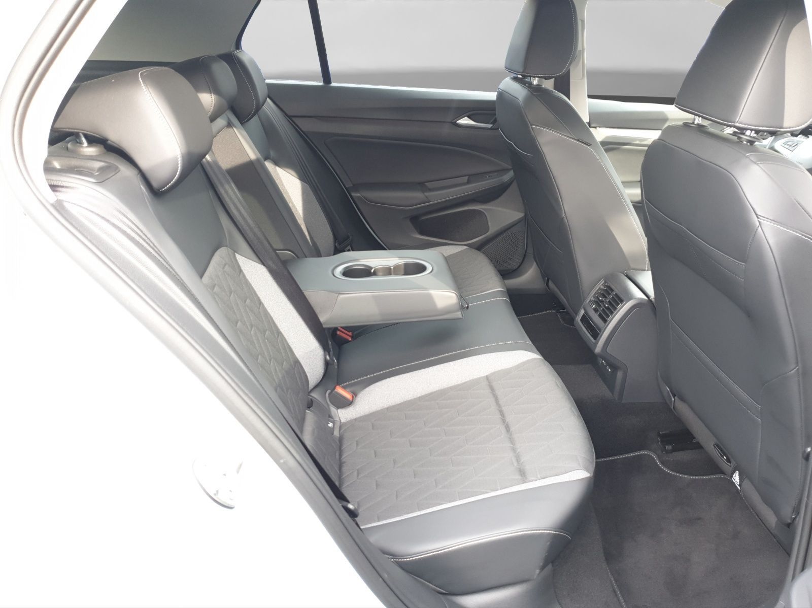 Volkswagen Golf 1.5 eTSI DSG GOAL LED ACC SITZHZ LM16 foto 6