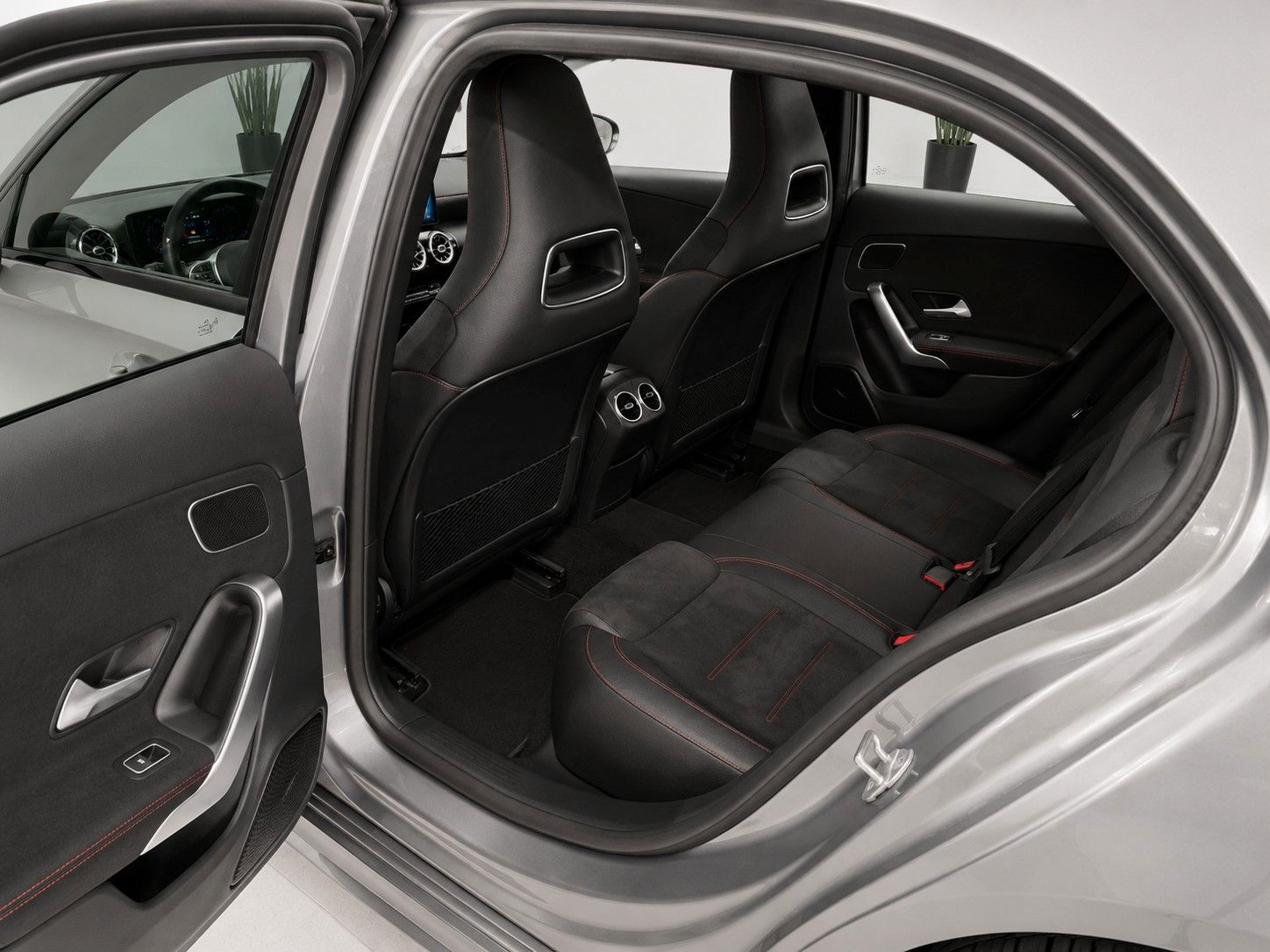 Mercedes-Benz A 250 AMG Line foto 9