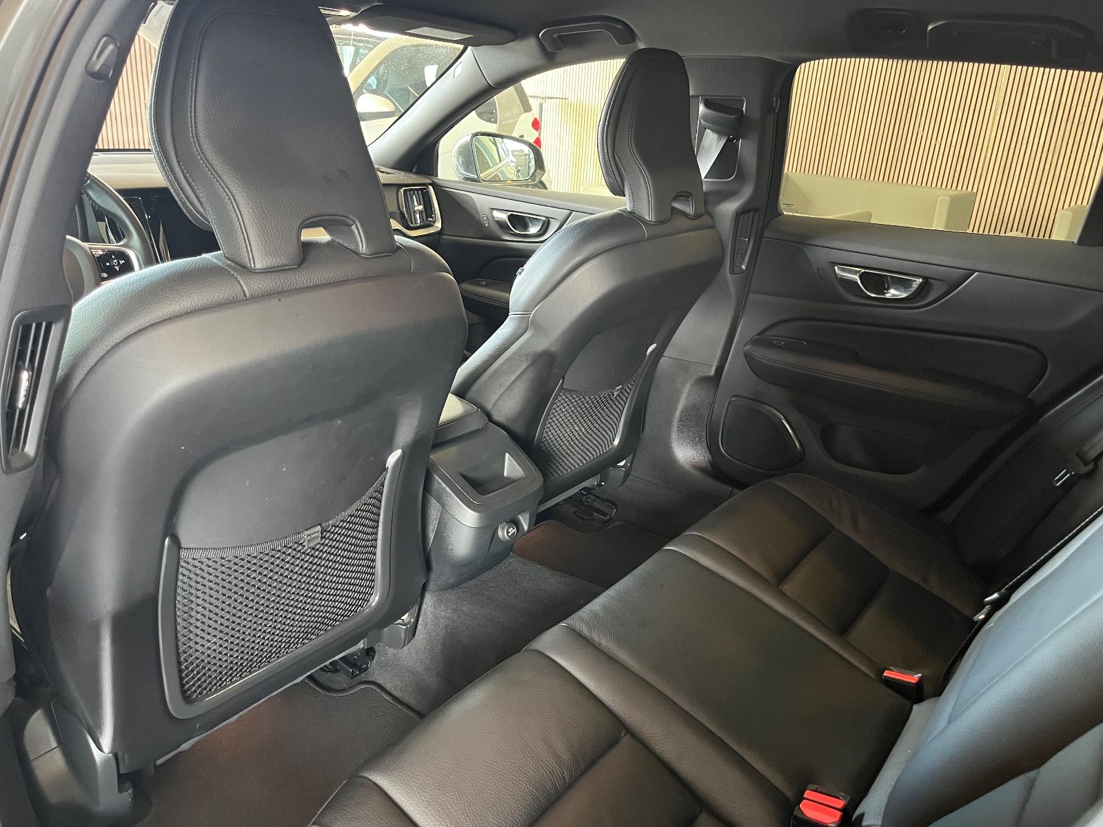 Volvo V60 Kombi Inscription AWD LED Leder Navi foto 11