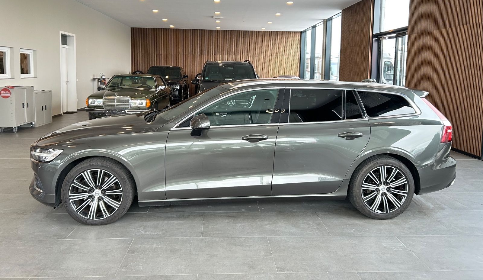 Volvo V60 Kombi Inscription AWD LED Leder Navi foto 12