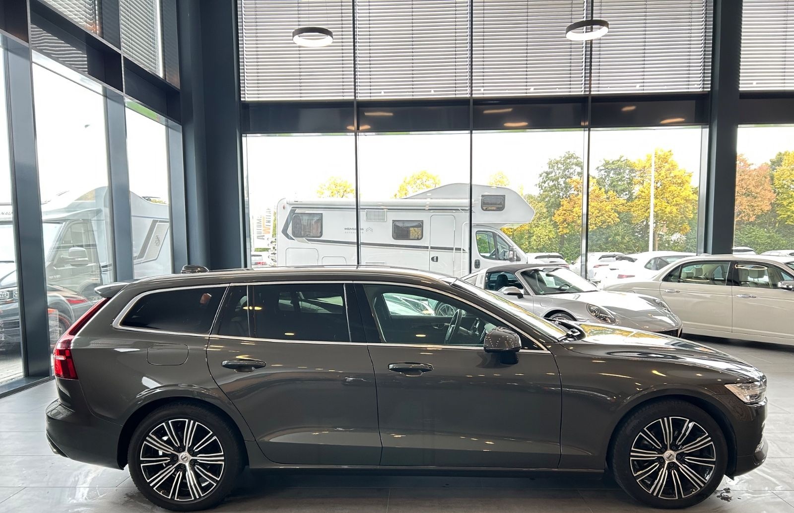 Volvo V60 Kombi Inscription AWD LED Leder Navi foto 4