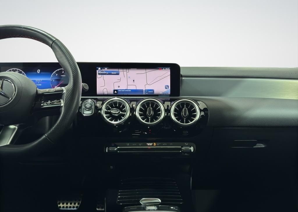 Mercedes-Benz A 200 d AMG NIGHT MULTIB. PANO KAMERA BURMESTER foto 16