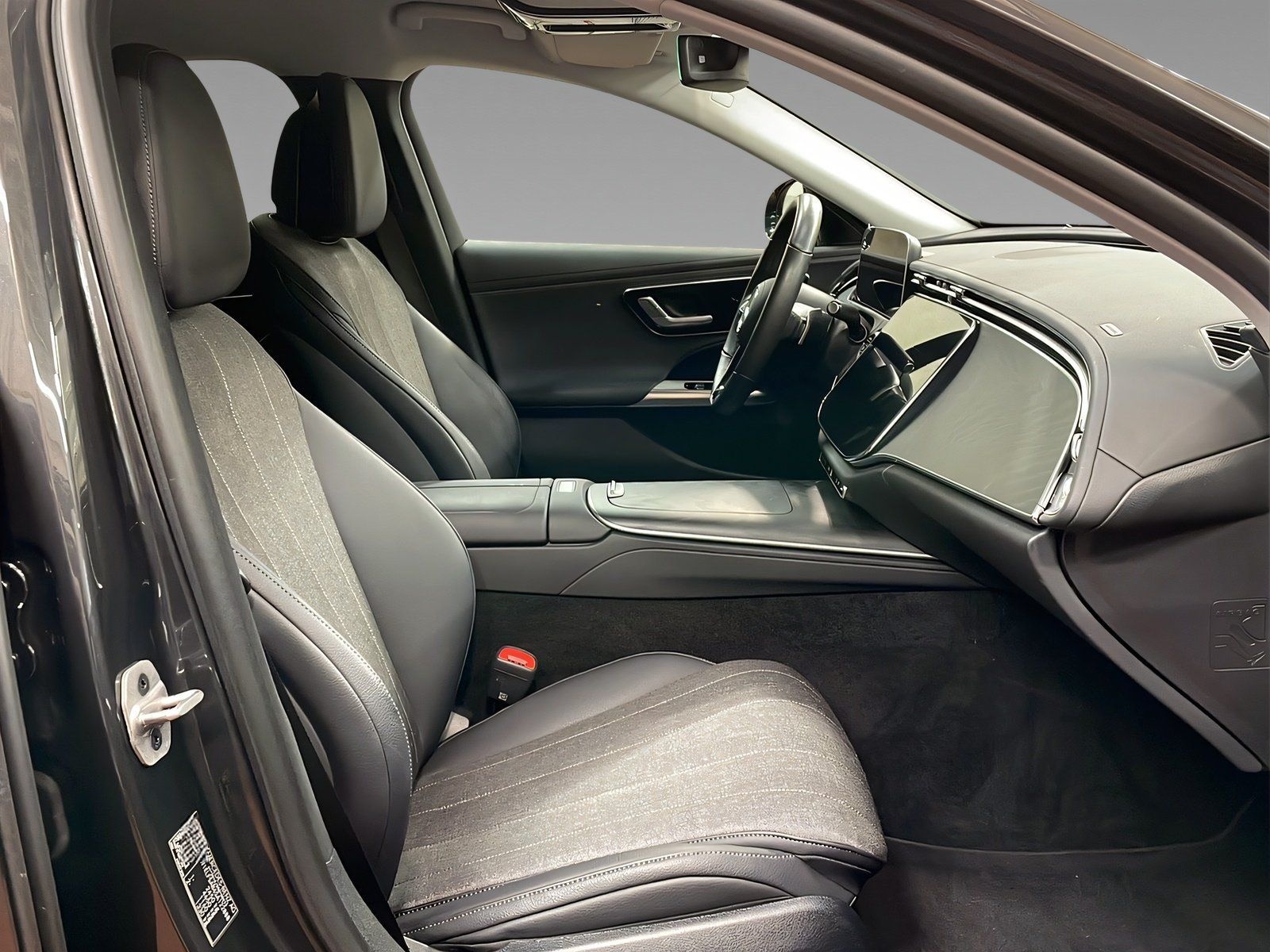 Mercedes-Benz E 200 AVANTGARDE+LED+AHK+Kam+TotW+LrHz+DAB+Ambie foto 12