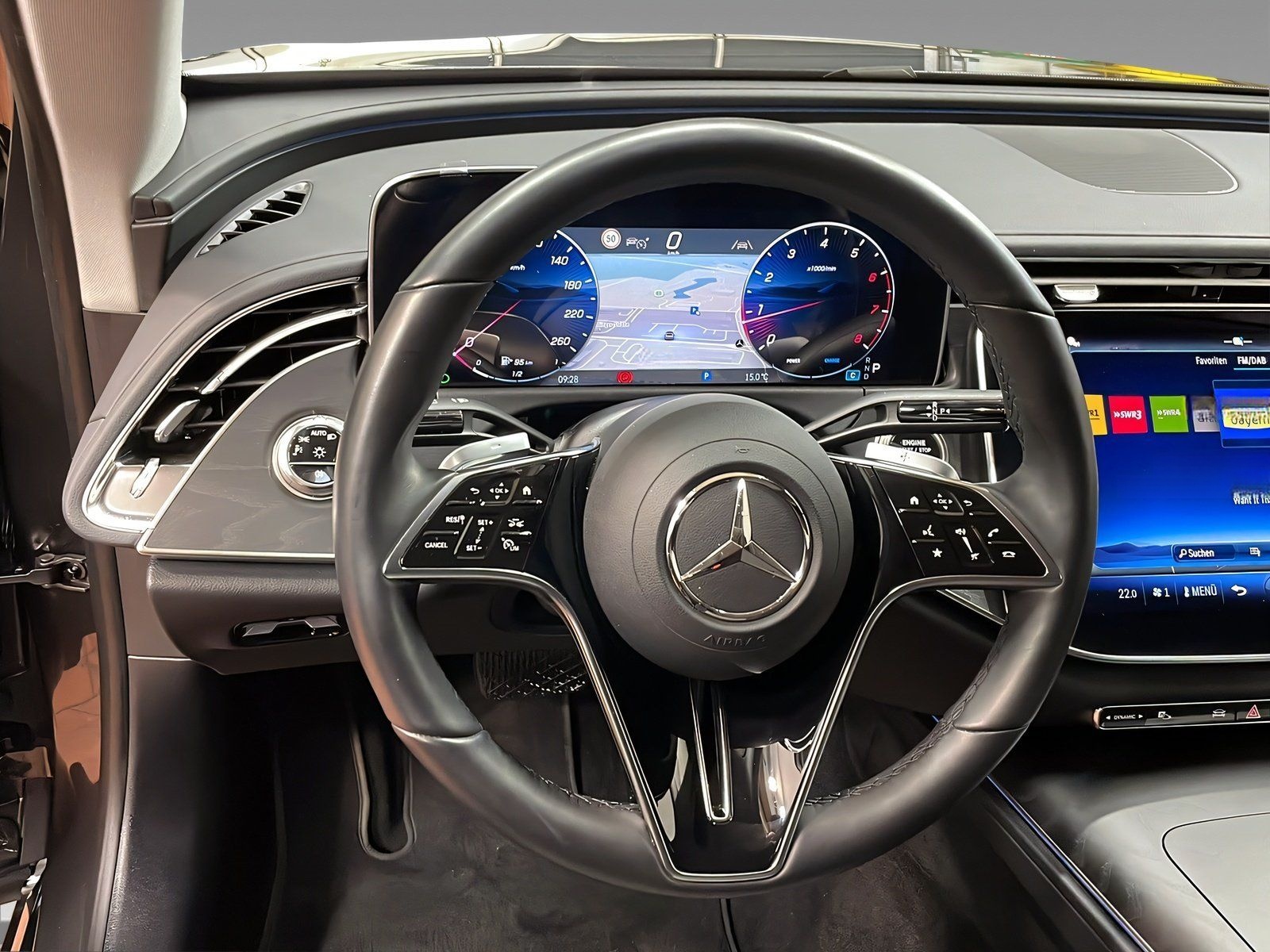 Mercedes-Benz E 200 AVANTGARDE+LED+AHK+Kam+TotW+LrHz+DAB+Ambie foto 16