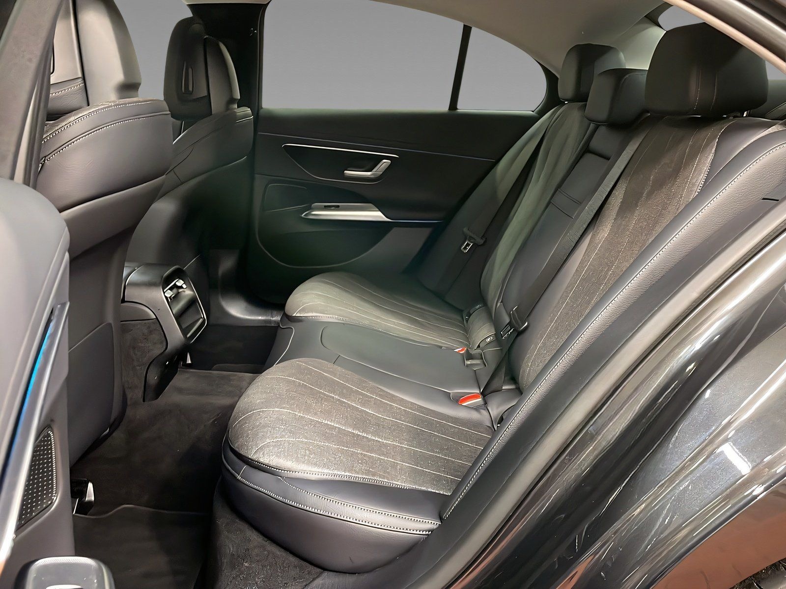 Mercedes-Benz E 200 AVANTGARDE+LED+AHK+Kam+TotW+LrHz+DAB+Ambie foto 10