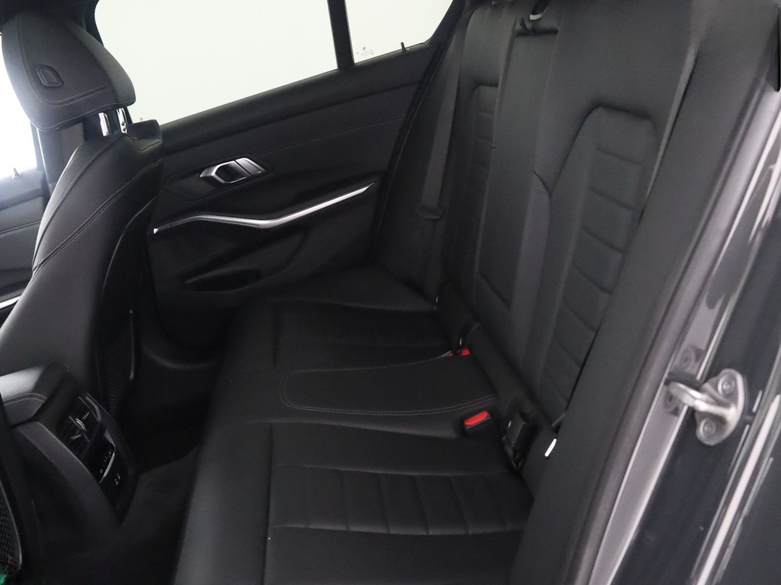 BMW 320 i M SPORT SHADOW LASER,HUD,KEYLESS,AMBIENTE foto 11