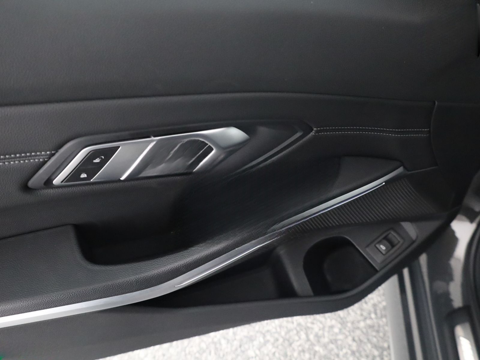 BMW 320 i M SPORT SHADOW LASER,HUD,KEYLESS,AMBIENTE foto 13