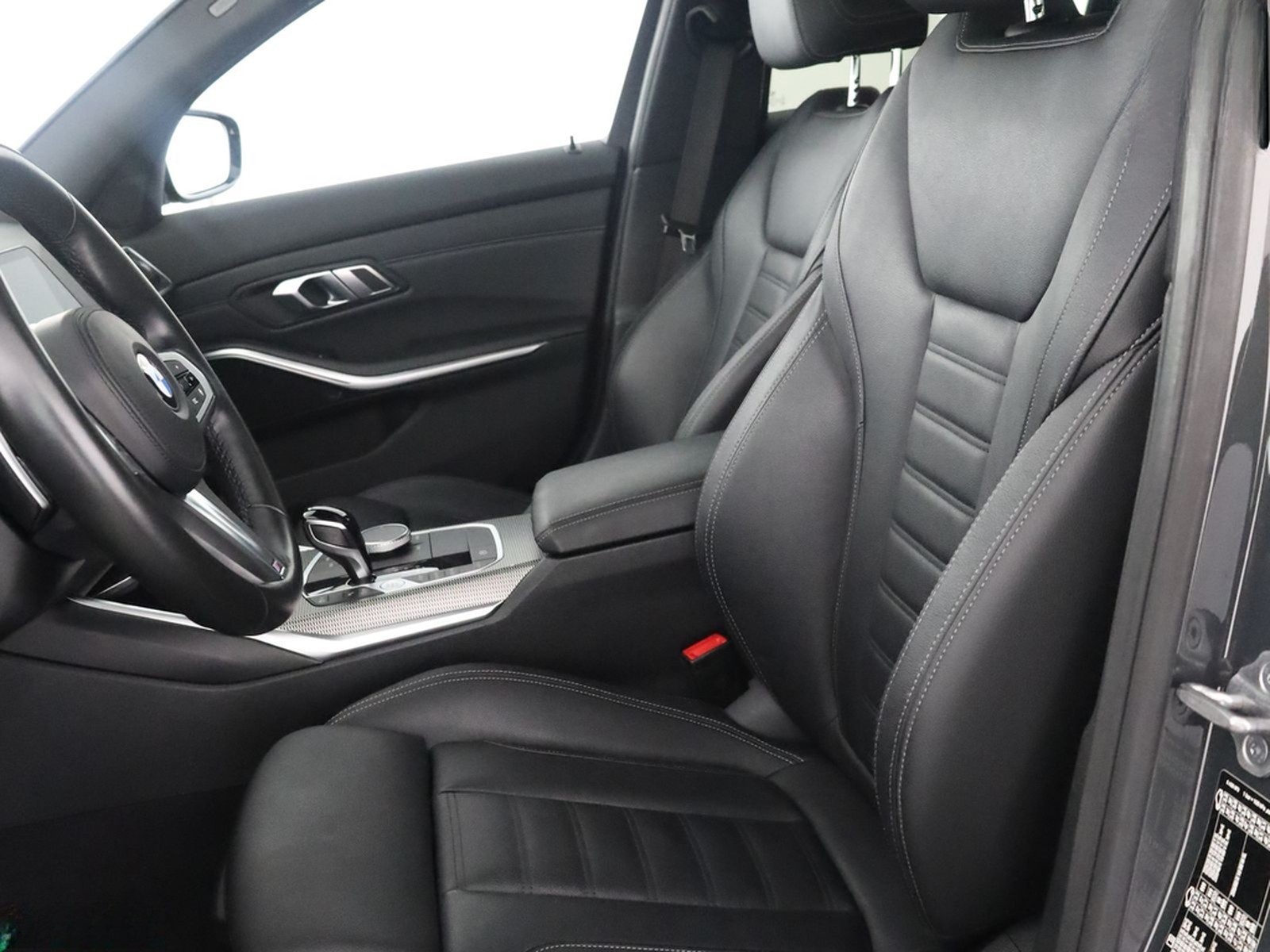 BMW 320 i M SPORT SHADOW LASER,HUD,KEYLESS,AMBIENTE foto 10