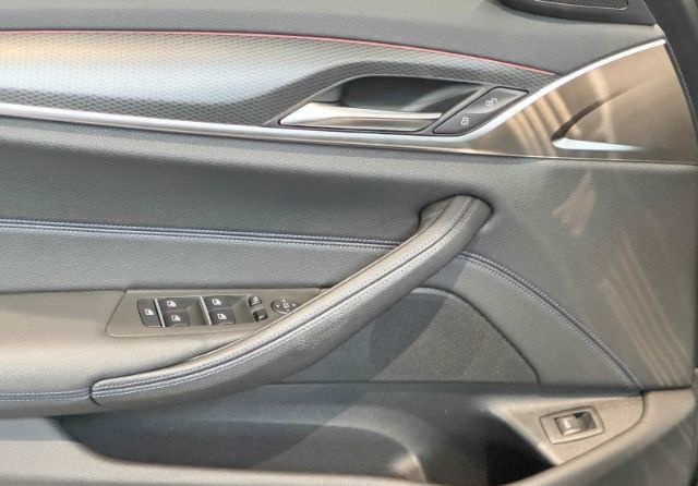 BMW 530 d xDrive Touring M Sport Laserlicht+Pano foto 15