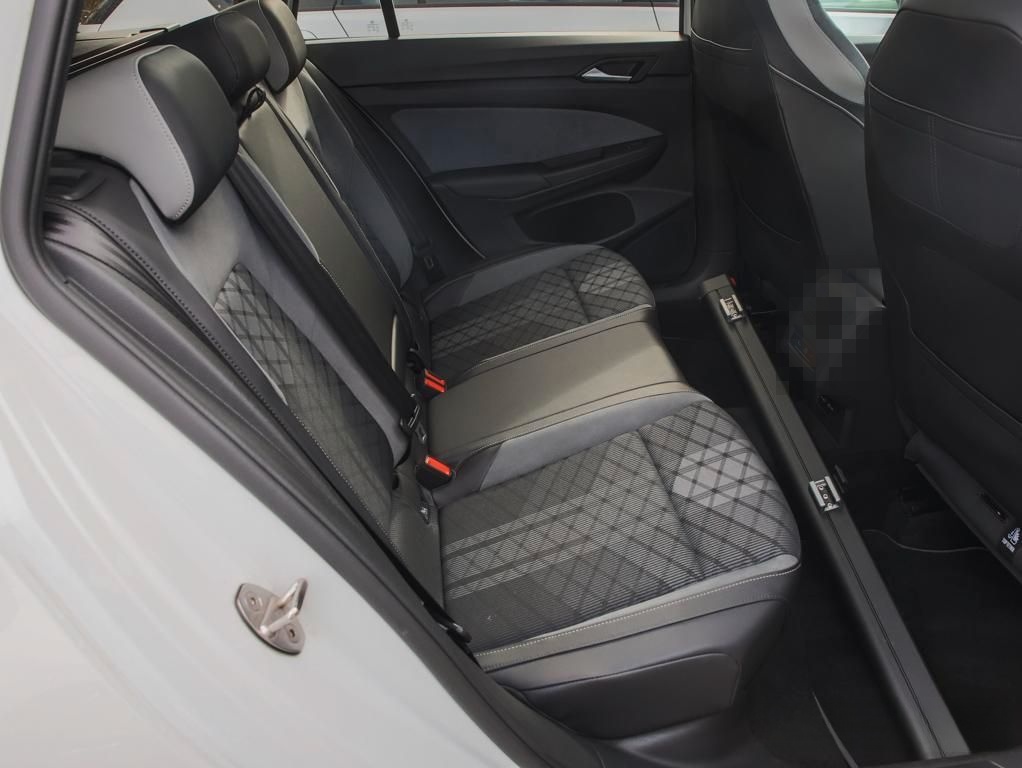 Volkswagen Golf 8 Var. 2.0 TDI R-Line Black Matrix Nav Pano foto 6