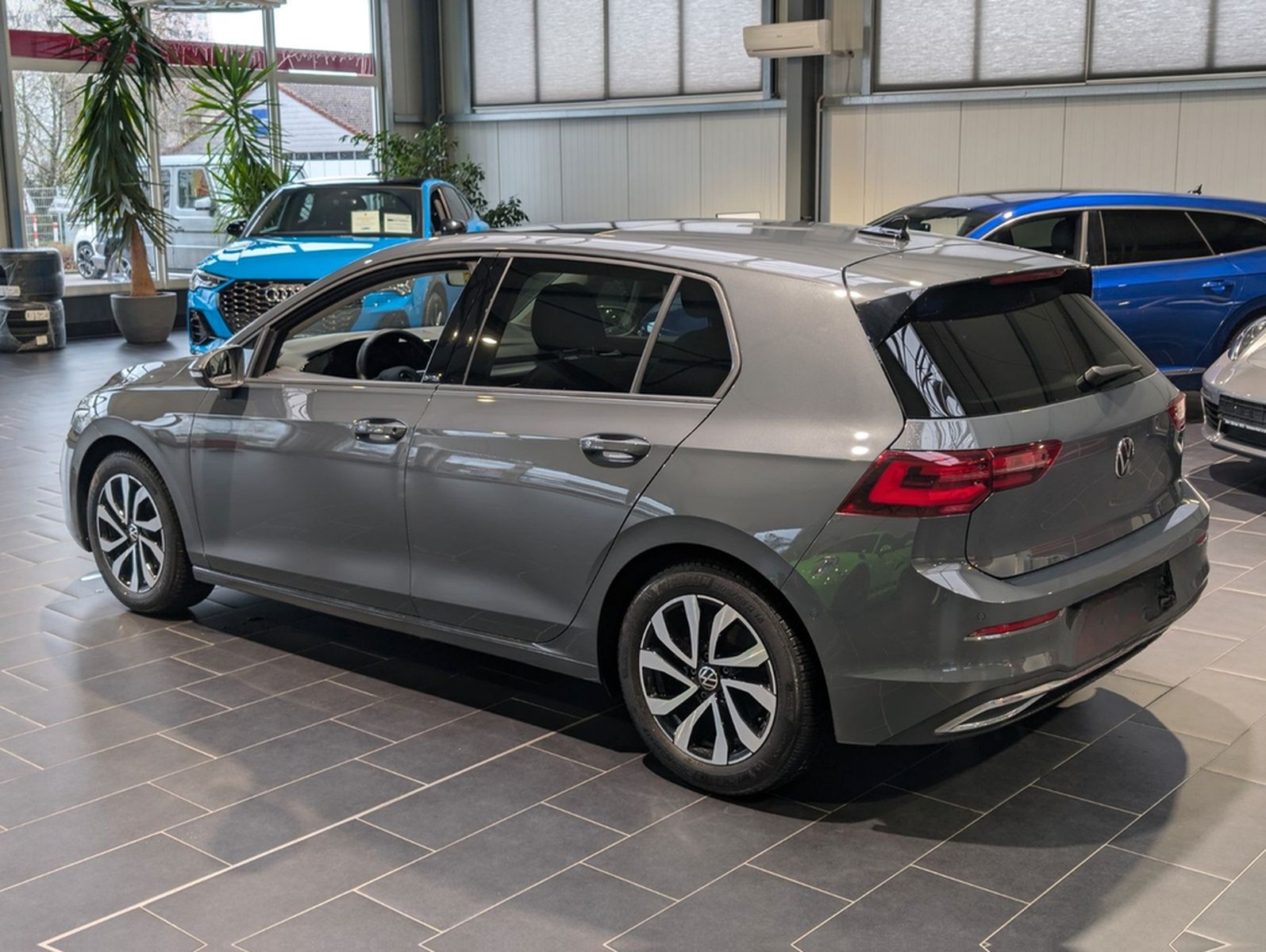 Volkswagen Golf 2.0 TDI SCR DSG Active foto 2