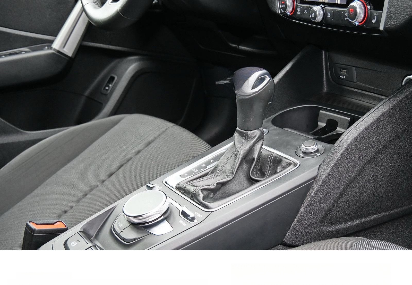 Audi Q2 35 TFSI LED Stronic Navi Kamera UVM foto 18