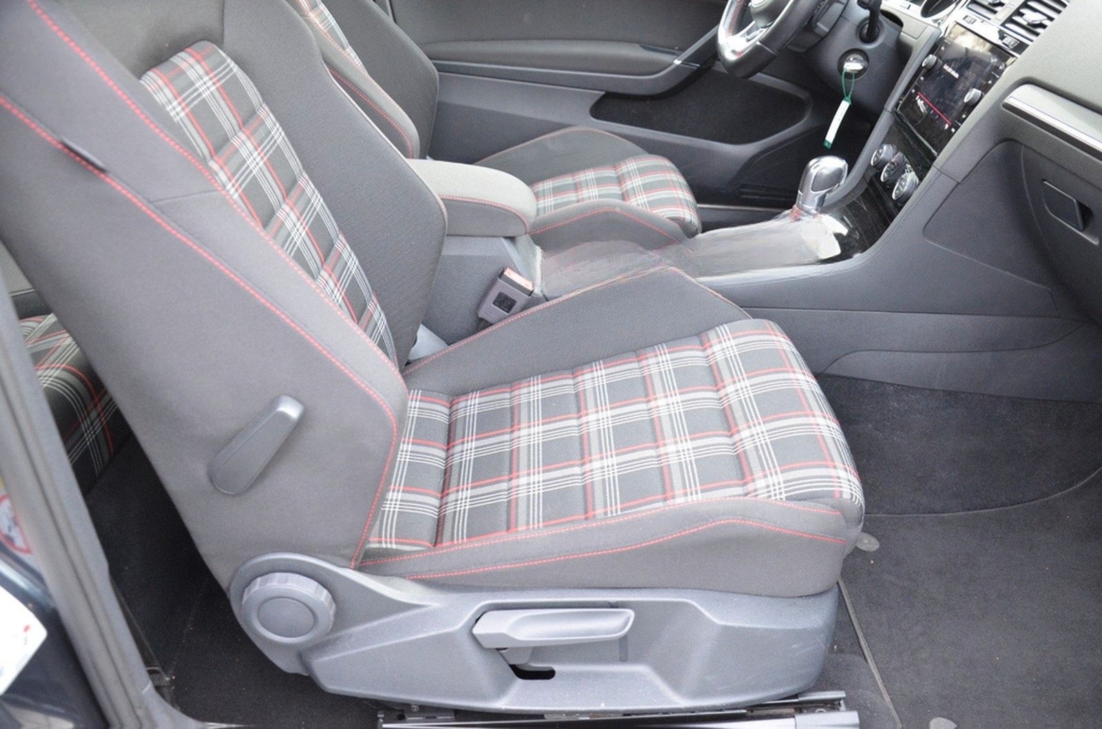 Volkswagen Golf VII Lim. GTI BMT*ACC*DCC*NAVI*TEMPO foto 21