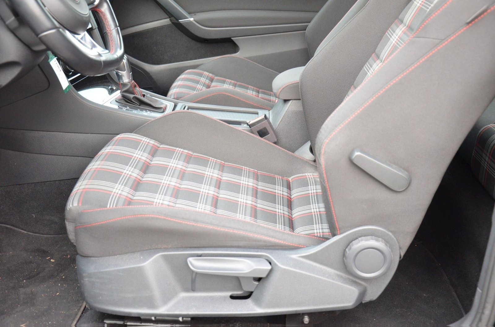 Volkswagen Golf VII Lim. GTI BMT*ACC*DCC*NAVI*TEMPO foto 23