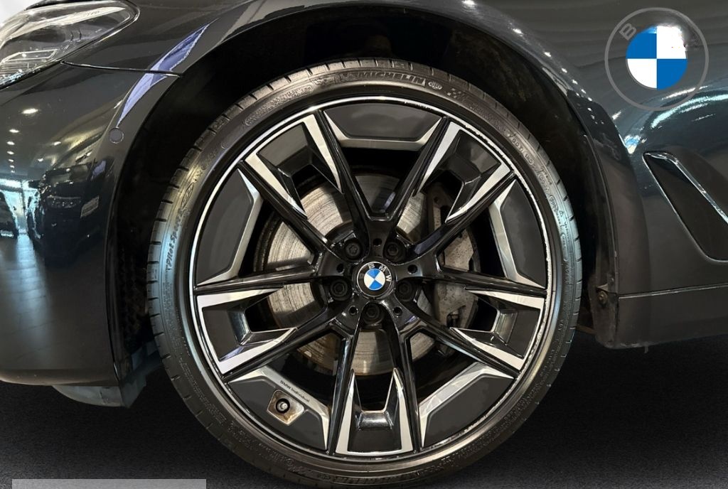BMW 540 i xDrive Touring Pano AHK HUD Keyless HiFi foto 7
