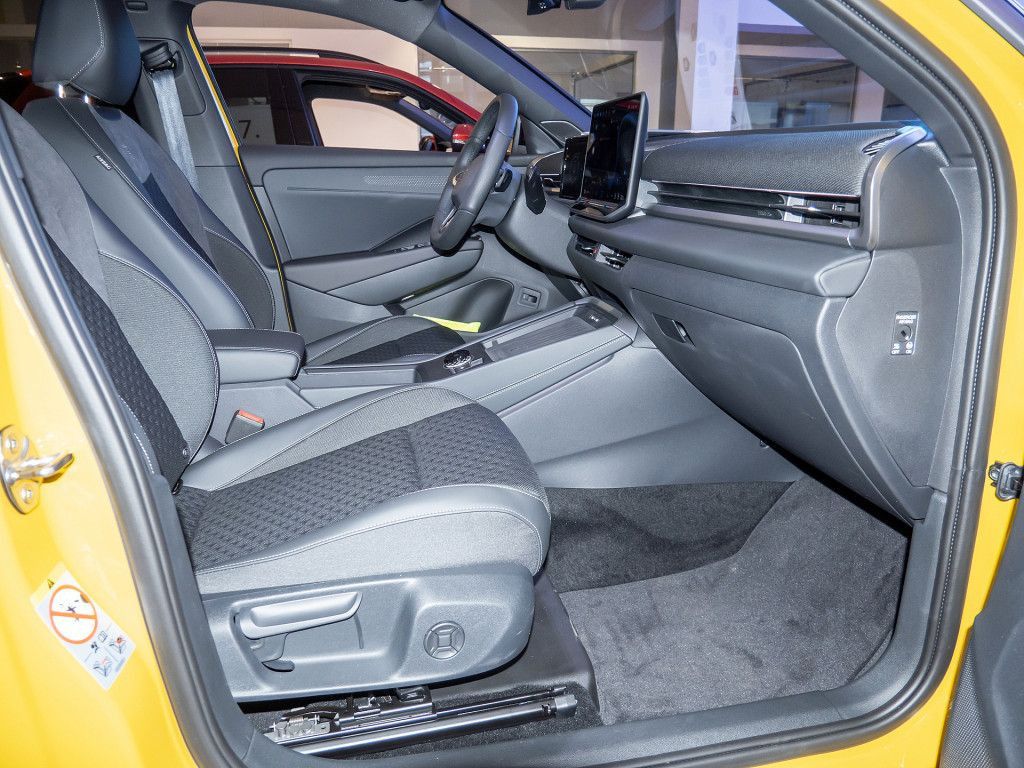 Volkswagen T-Roc R-Line 1.5 l eTSI OPF 110 kW (150 PS) 7-Ga foto 2
