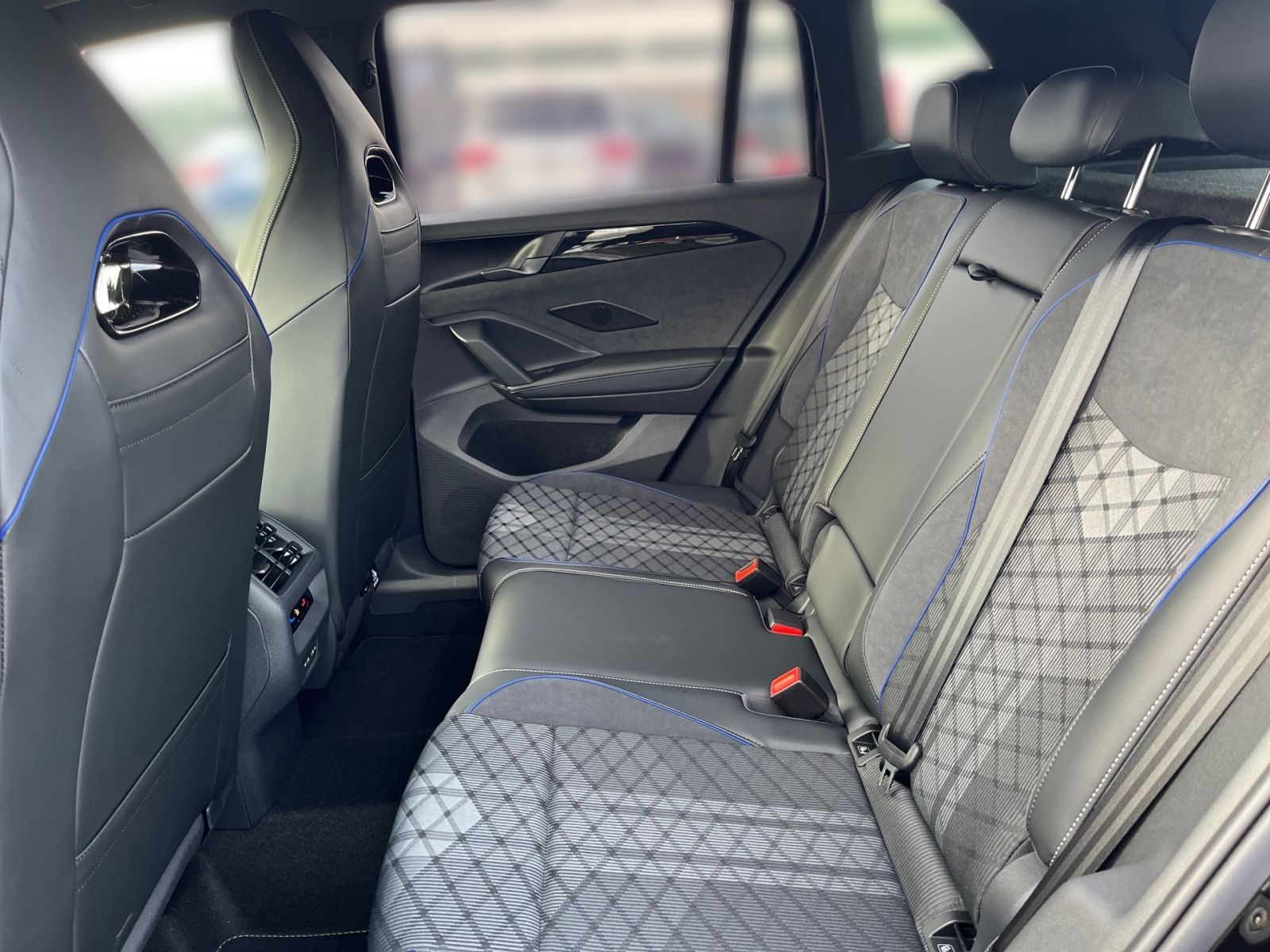 Volkswagen Tiguan R-Line 1.5 eTSI OPF DSG foto 11