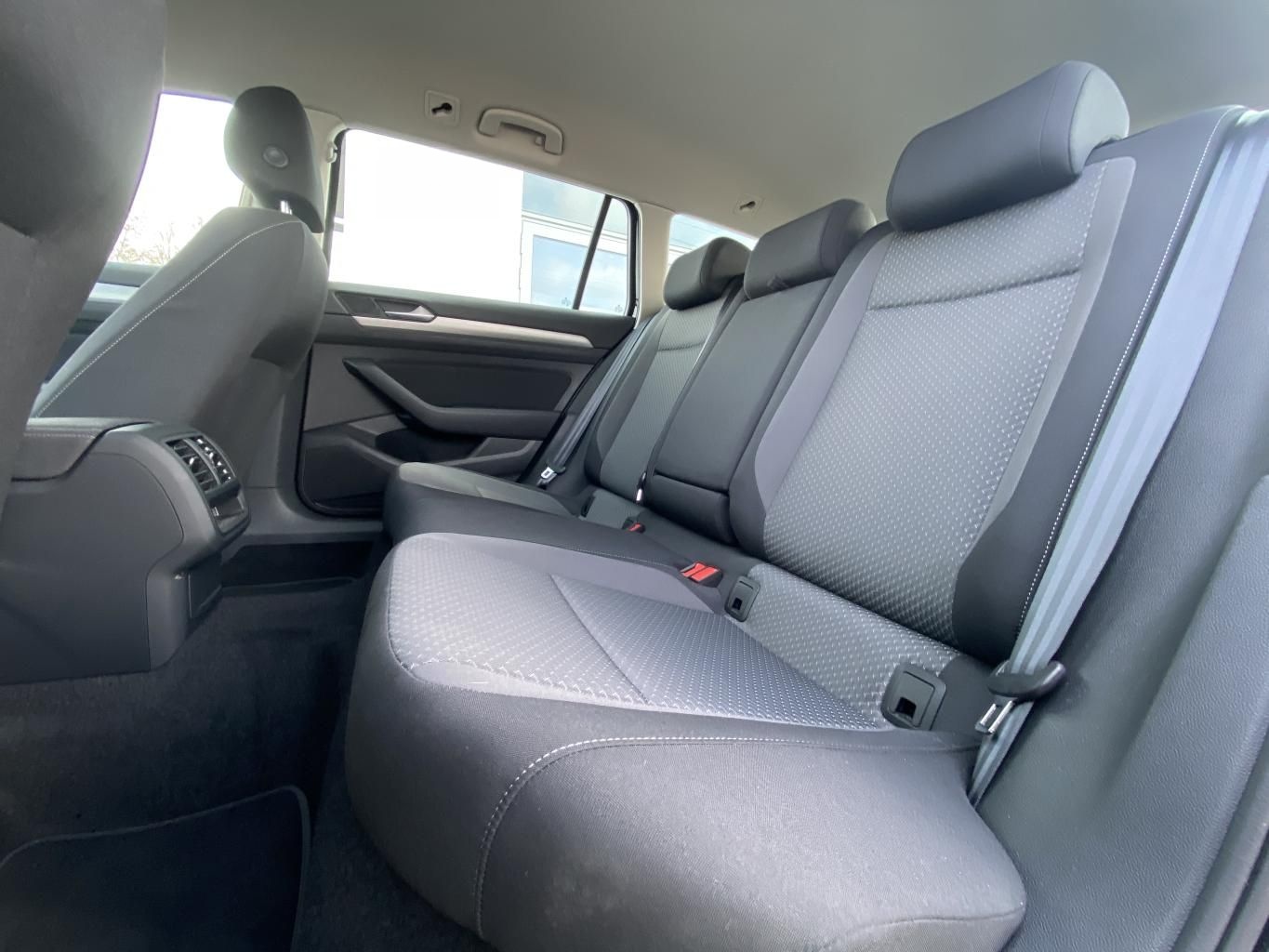 Volkswagen Passat Variant 1.5 TSI AHK+APP-CONNECT+KAMERA+LE foto 10