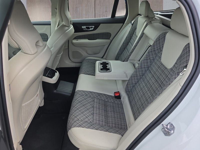 Volvo V60 T6 Twin Engine AWD 8*Alu/LED/Navi/el.Klappe foto 12