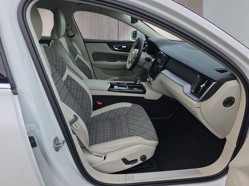 Volvo V60 T6 Twin Engine AWD 8*Alu/LED/Navi/el.Klappe foto 14