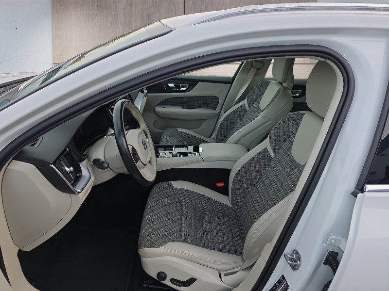 Volvo V60 T6 Twin Engine AWD 8*Alu/LED/Navi/el.Klappe foto 9