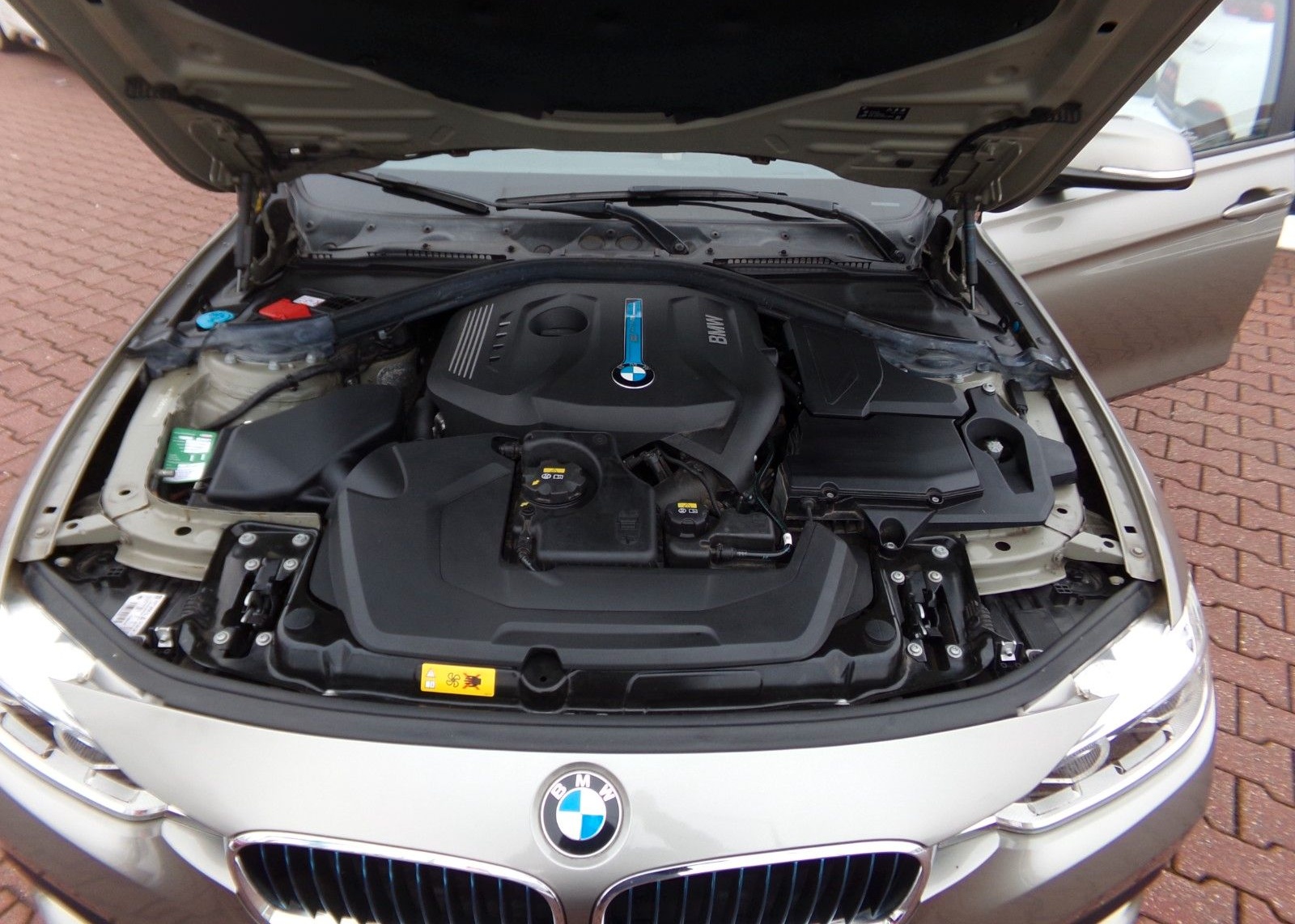 BMW 330 e iPerformance Advantage , Head Up Display foto 16