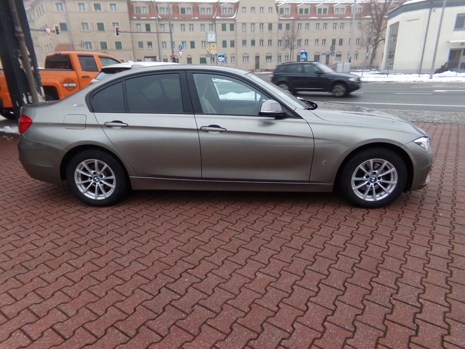 BMW 330 e iPerformance Advantage , Head Up Display foto 6