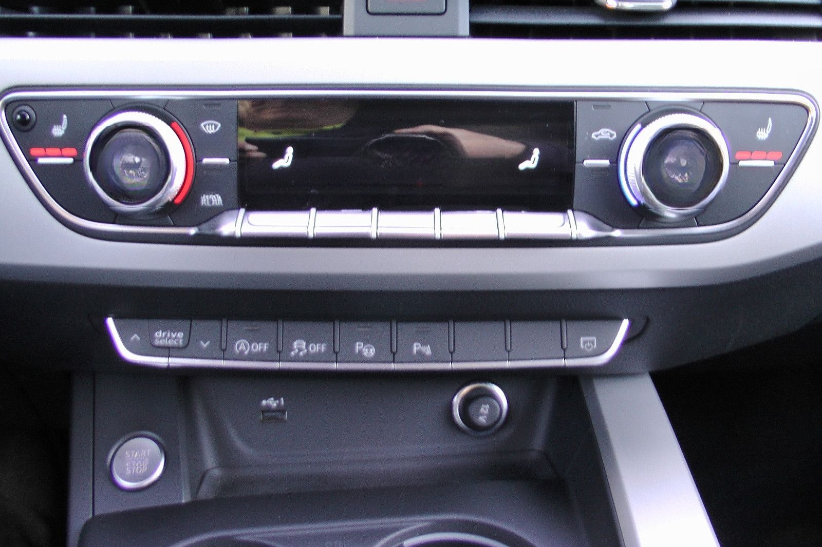 Audi A4 Avant 45 TFSI quattro*Matrix*ACC*AHK*HUD*360º foto 16
