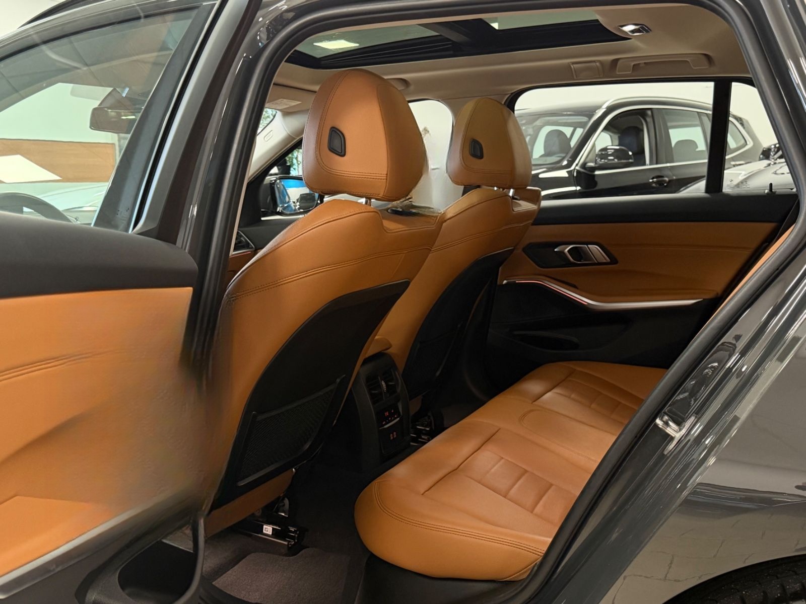 BMW 320dxDriv/Aut/Panor/AHK/LEDer/St&Go/SportL foto 23