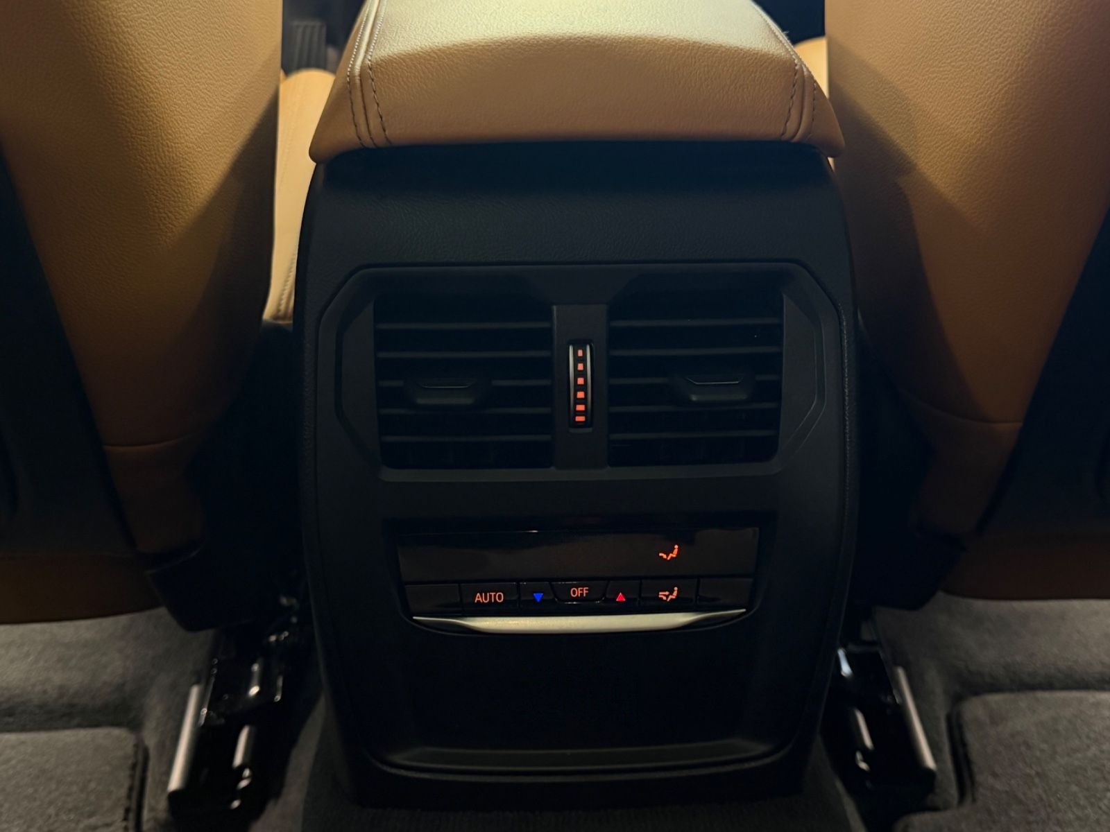 BMW 320dxDriv/Aut/Panor/AHK/LEDer/St&Go/SportL foto 24