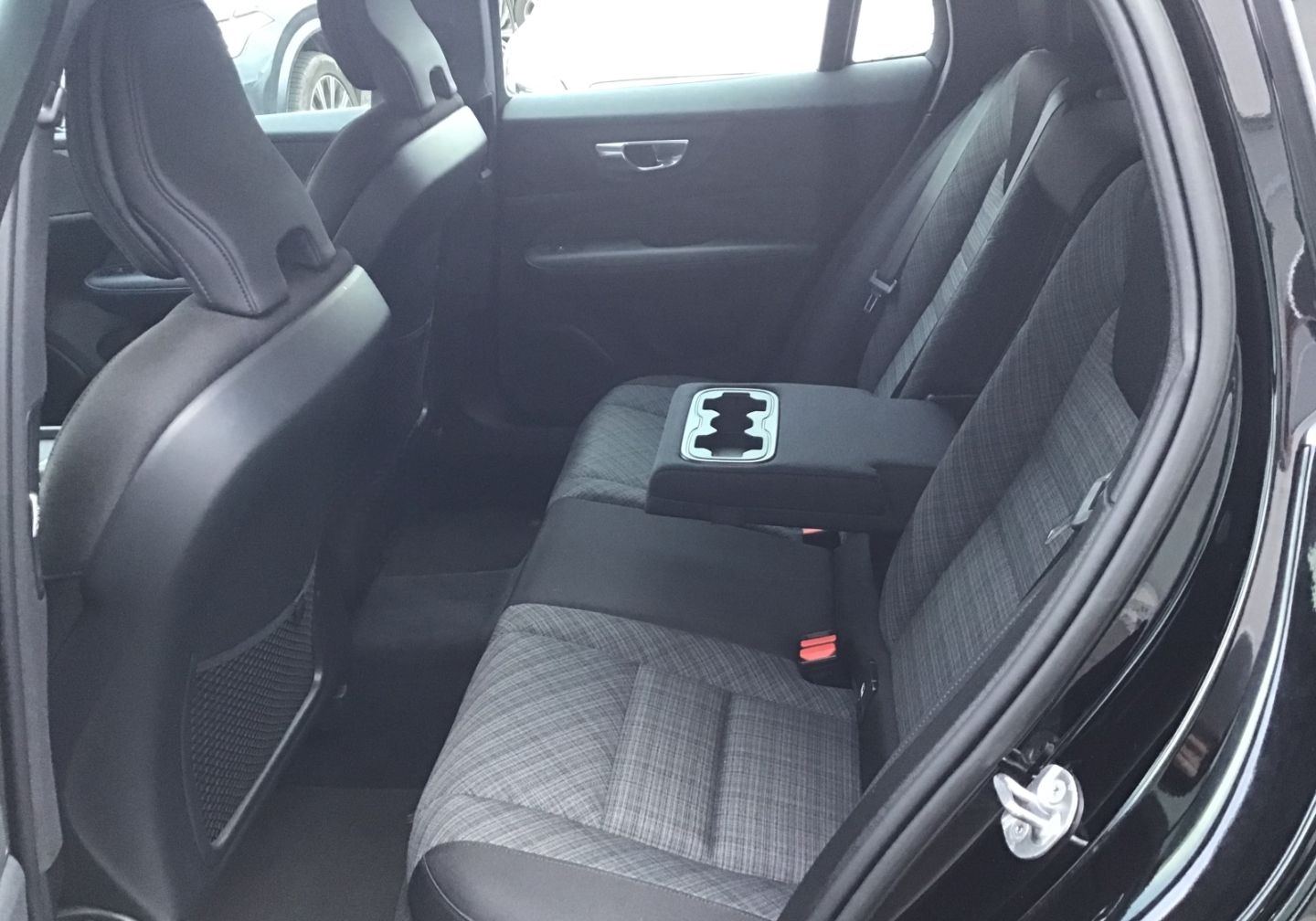 Volvo V60 B4 (Diesel) Core Cam Nebel Navi foto 15