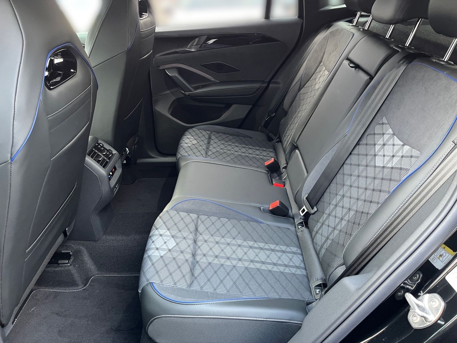 Volkswagen Tiguan R-Line 1.5 eTSI OPF 110 kW (150 PS) DSG foto 11
