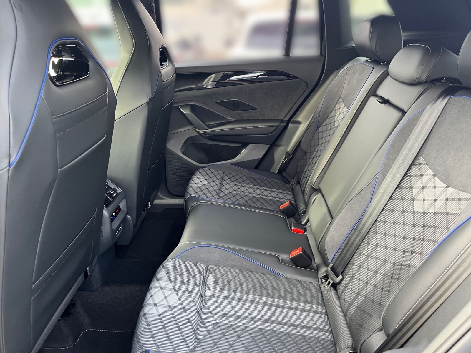 Volkswagen Tiguan R-Line 1.5 eTSI OPF 110 kW (150 PS) DSG foto 11