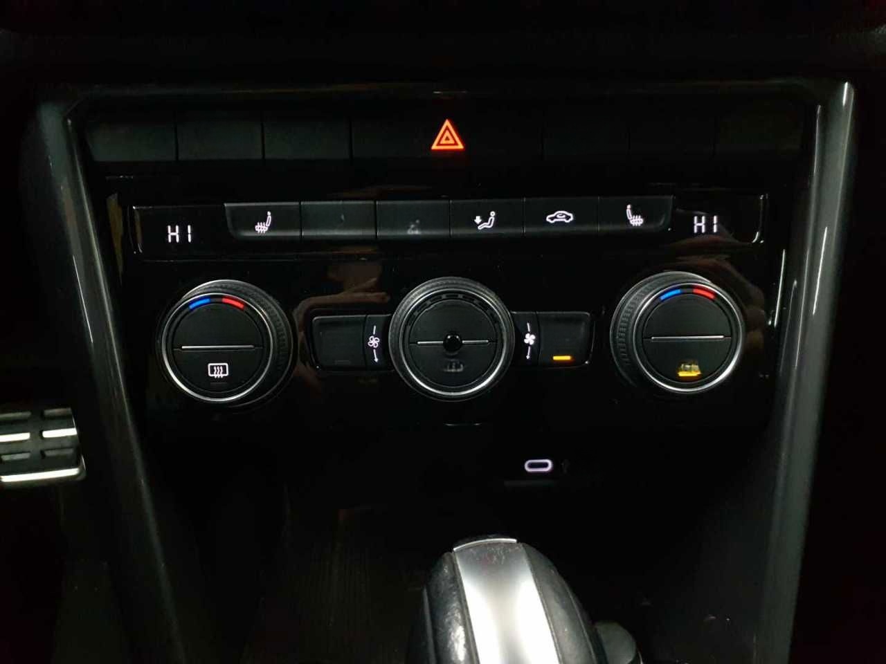 Volkswagen T-Roc 2.0 TDI 4MOTION Sport AHK RFK NAV foto 14