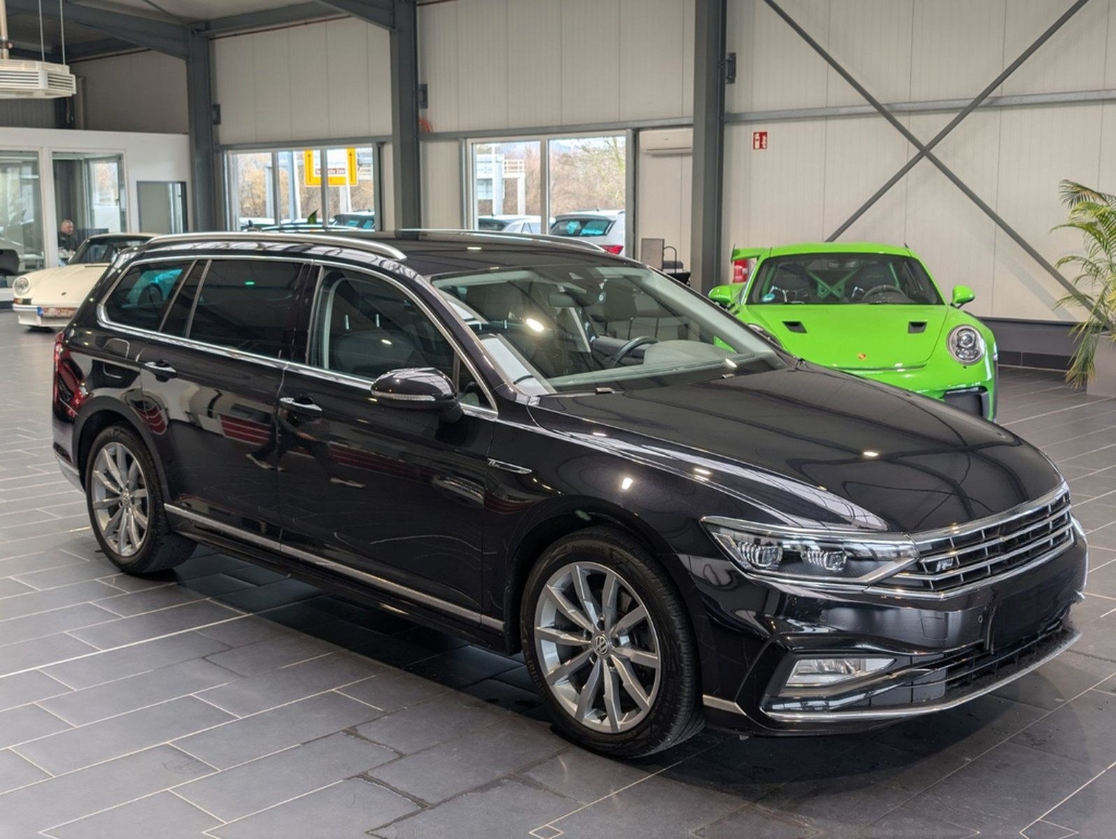 Volkswagen Passat Variant 2.0 TDI SCR DSG Elegance R-Line foto 5