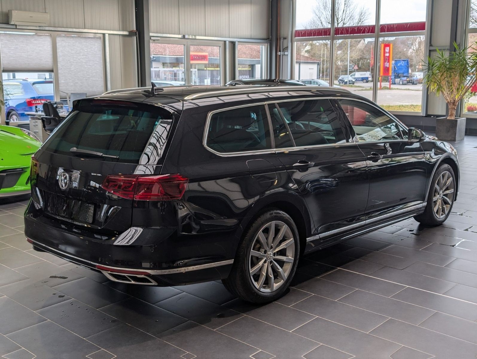 Volkswagen Passat Variant 2.0 TDI SCR DSG Elegance R-Line foto 6