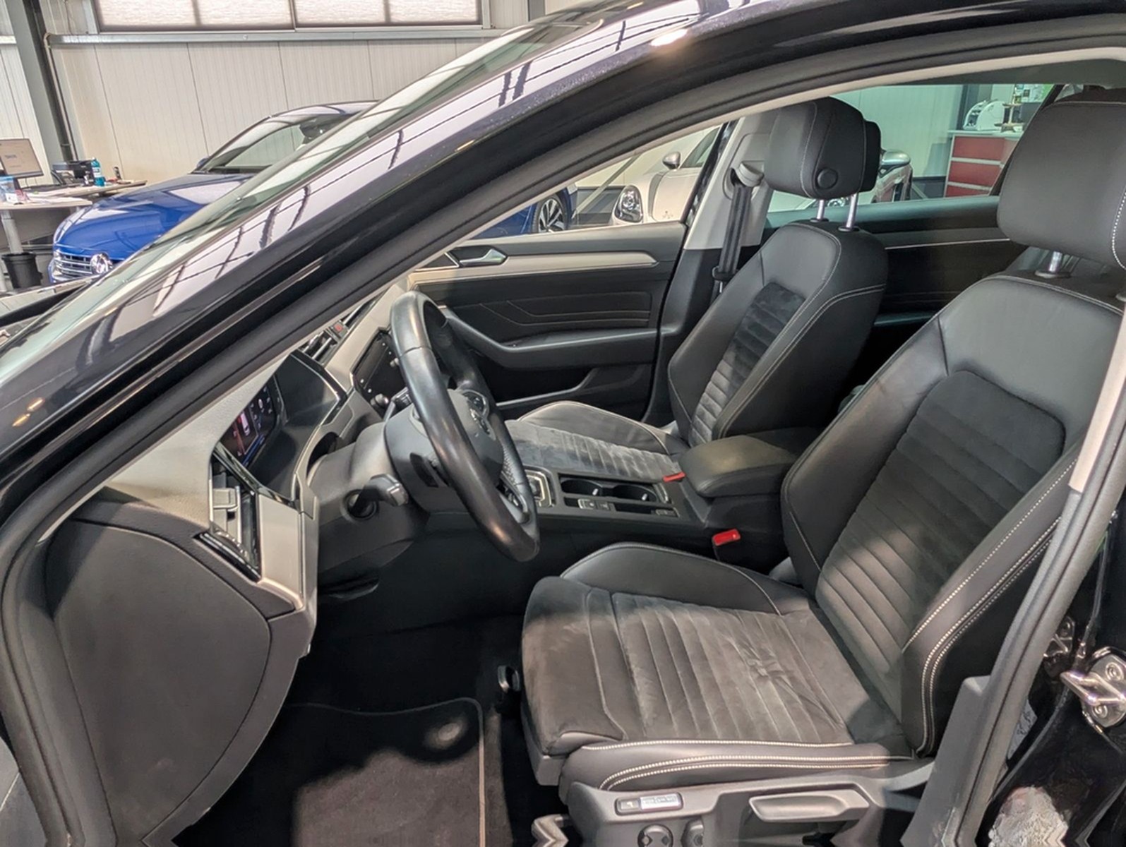 Volkswagen Passat Variant 2.0 TDI SCR DSG Elegance R-Line foto 8