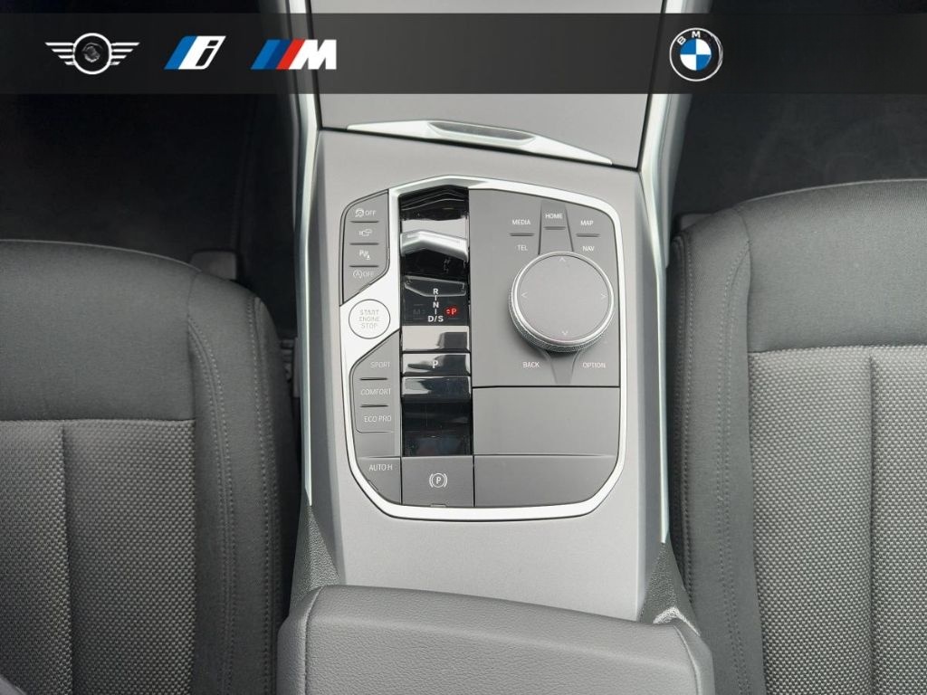 BMW 320 i xDrive Limousine Park-Assistent Guidance P foto 18