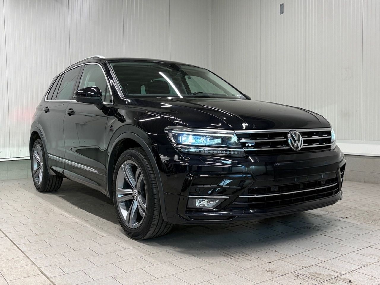 Volkswagen Tiguan Sound 1.4 TSI DSG R-LINE LED NAVI foto 2