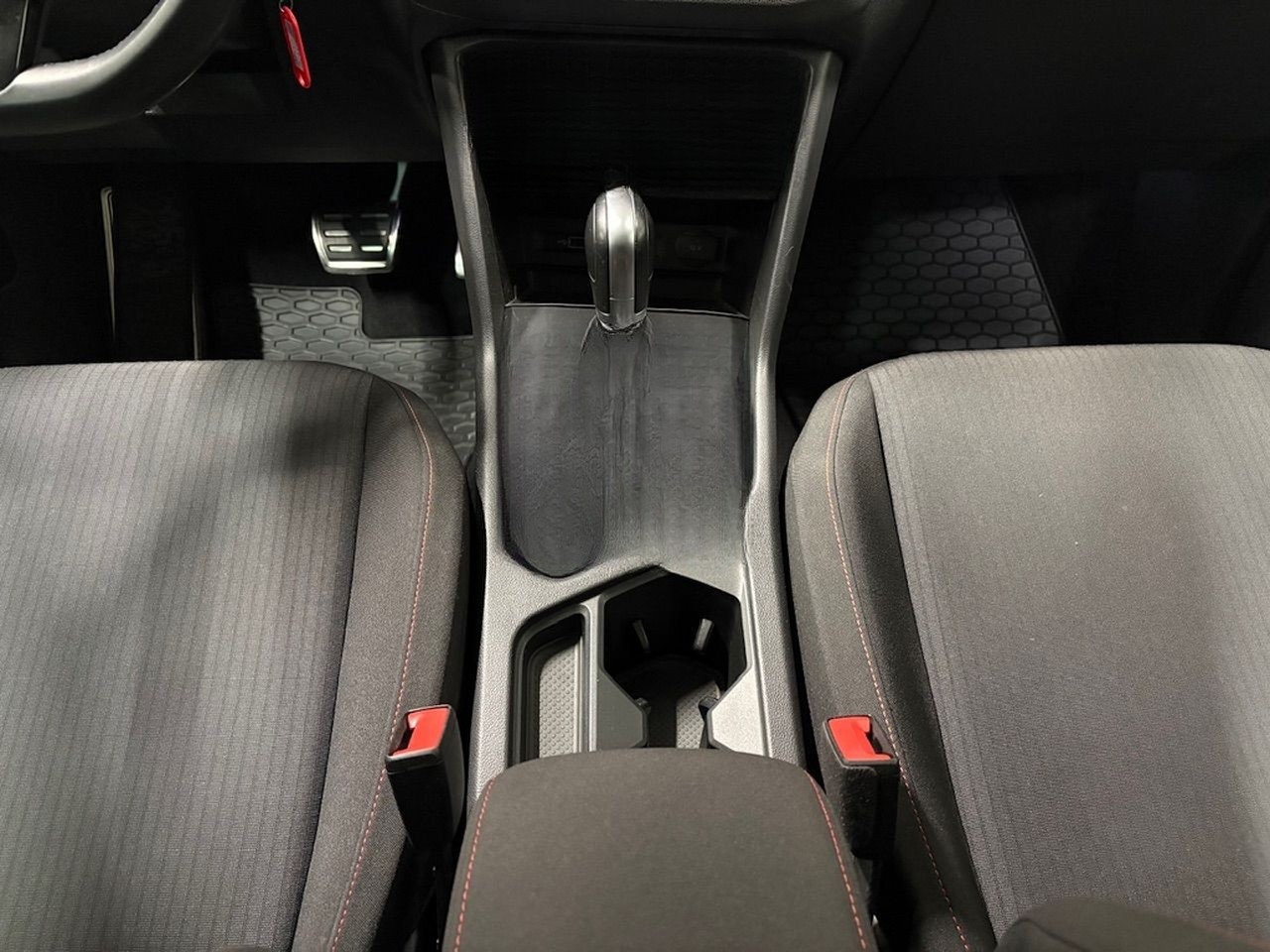Volkswagen Tiguan Sound 1.4 TSI DSG R-LINE LED NAVI foto 22