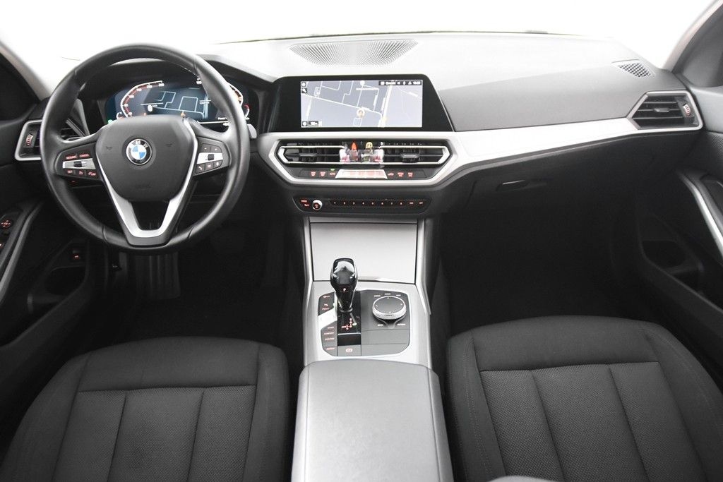 BMW 318i Touring*1.Hand*Navi*Standheizung*Park ass.* foto 2