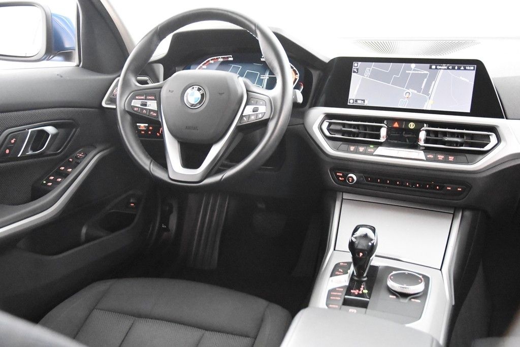 BMW 318i Touring*1.Hand*Navi*Standheizung*Park ass.* foto 11