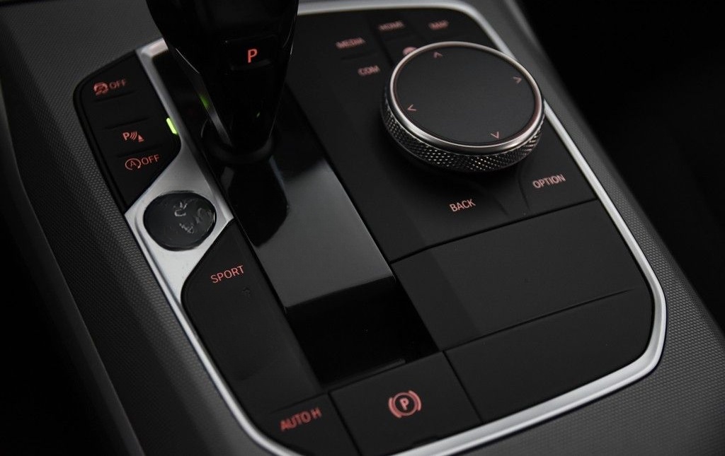 BMW 318i Touring*1.Hand*Navi*Standheizung*Park ass.* foto 13