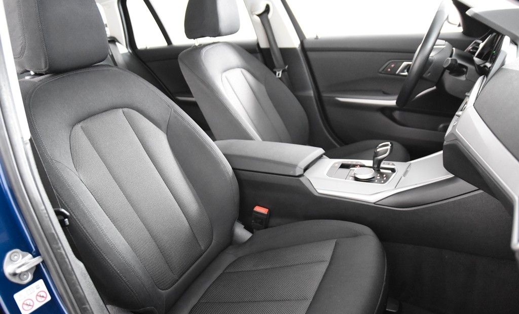 BMW 318i Touring*1.Hand*Navi*Standheizung*Park ass.* foto 3